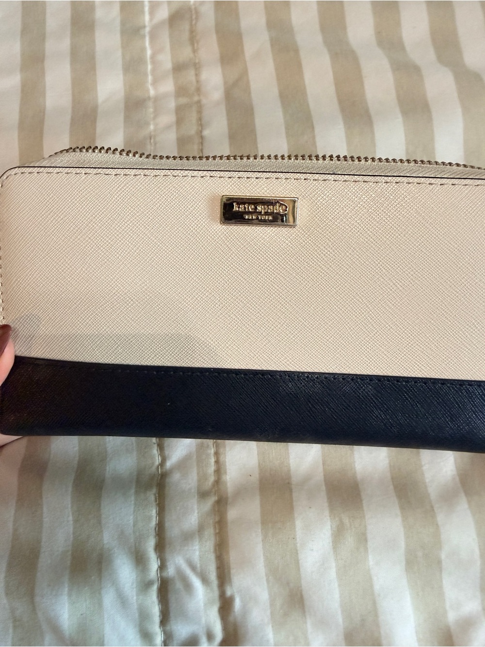 kate spade cream and black zip-around wallet - Picture 1 of 2